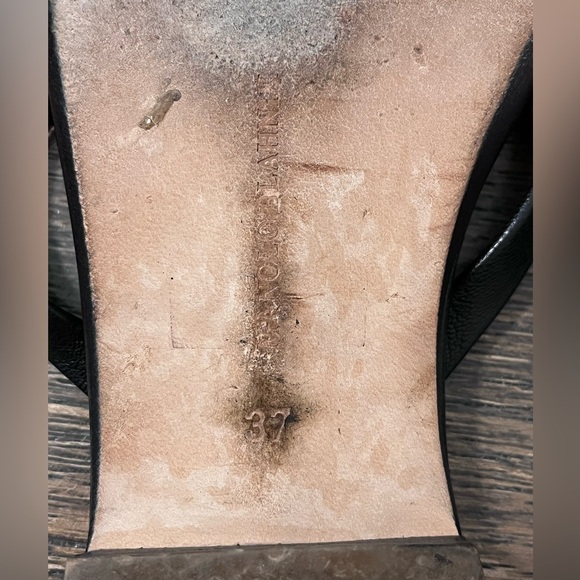 Manolo Blahnik Black Leather Bow Accents Sandals size 37 Women’s US size 7 - Picture 8 of 12